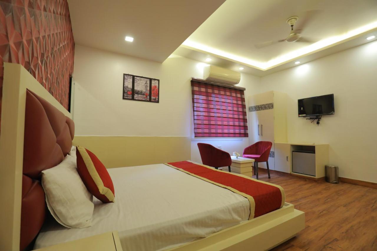Hotel Sahib'S Red Carpet - Family & Corporate Hotel Chain Agra  Exterior foto